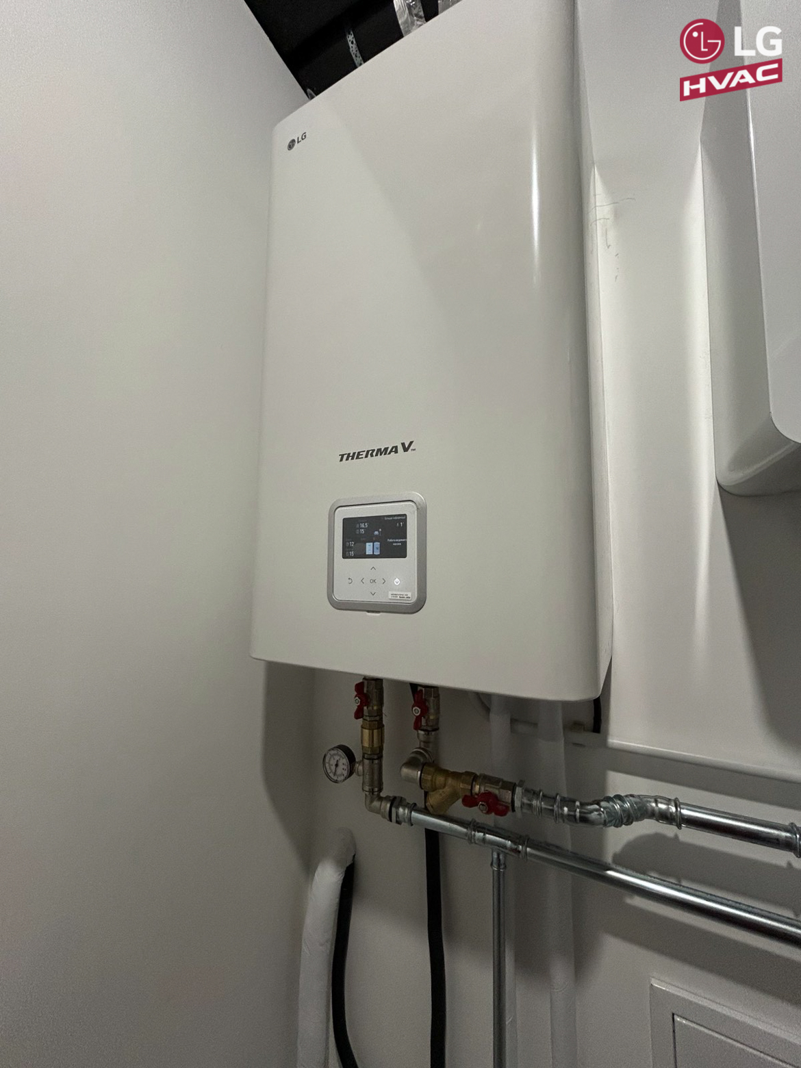 Внутрішній блок теплового насоса LG Therma V HN091MR.U44RU у квартирі